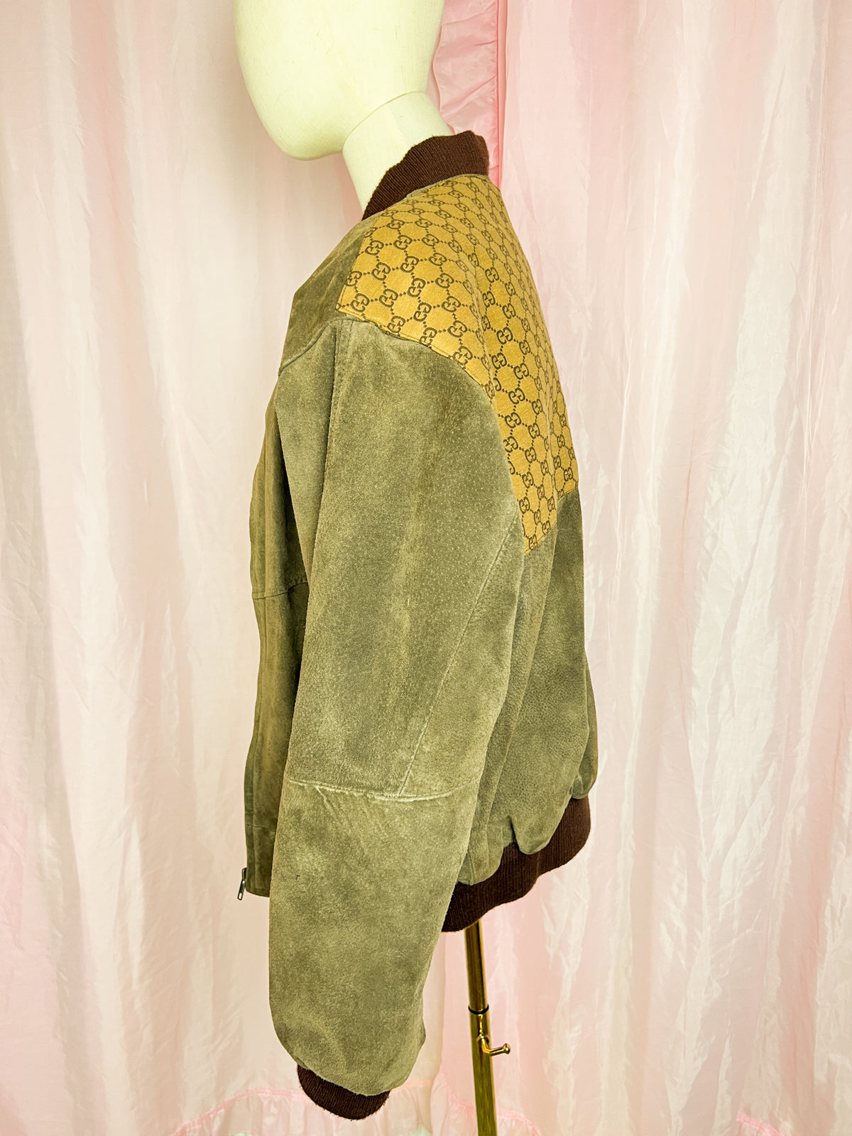 she is a 70ties Babe