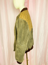 she is a 70ties Babe