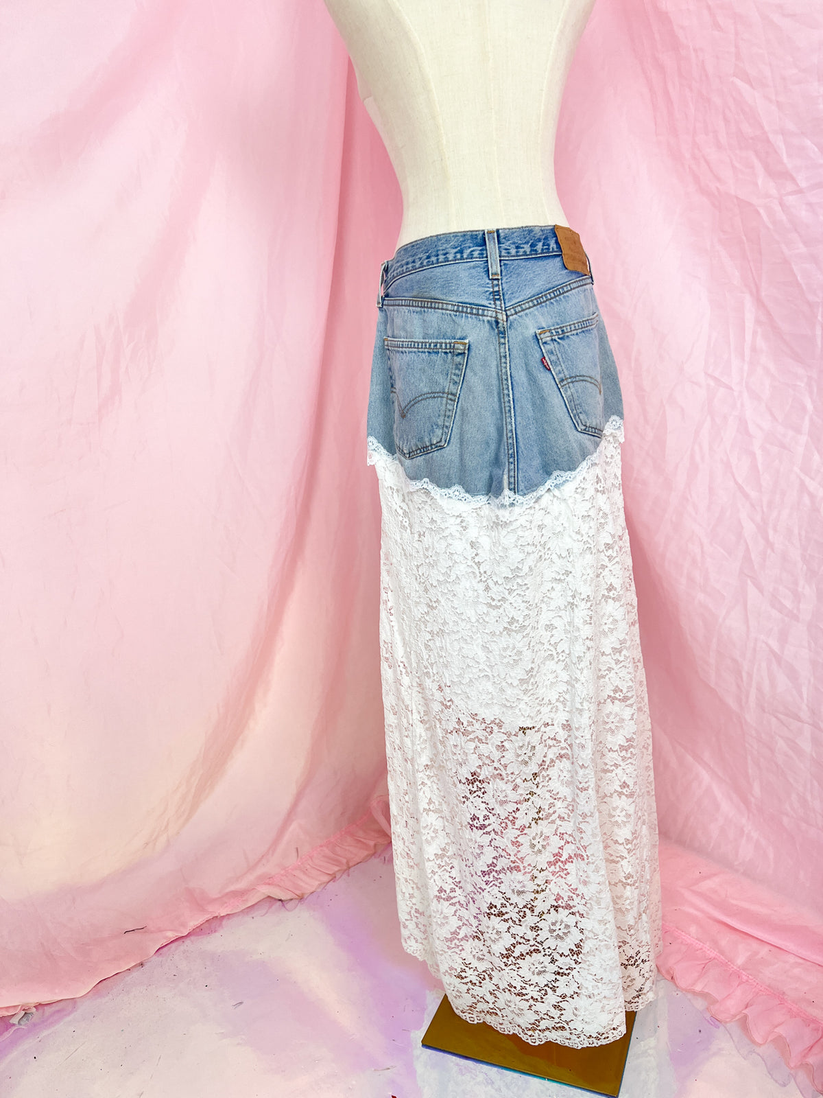 my white Levi‘s upcycling skirt