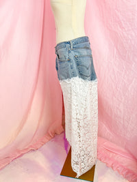 my white Levi‘s upcycling skirt
