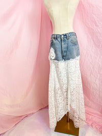 my white Levi‘s upcycling skirt