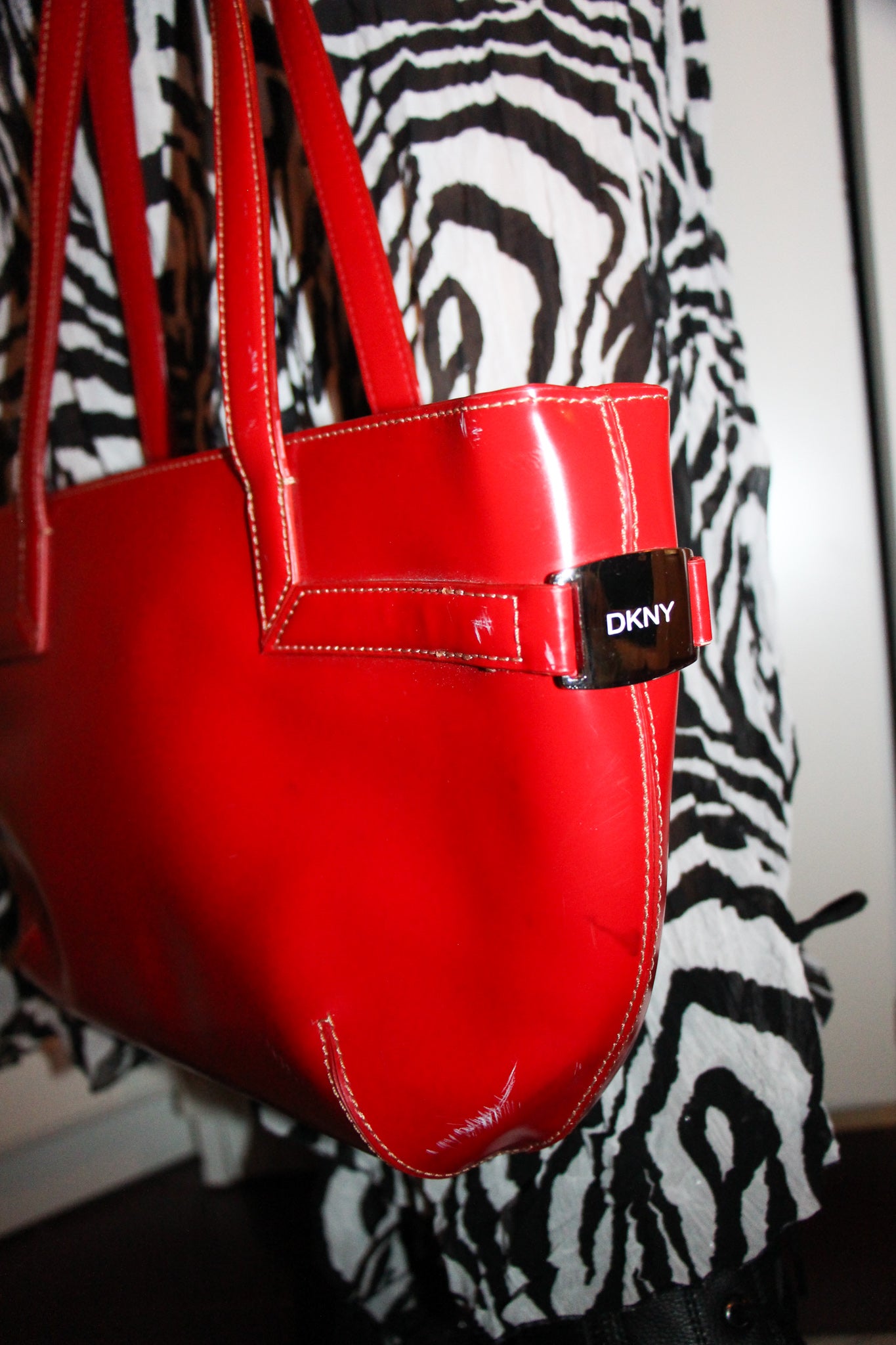 Dkny red fashion and black bag